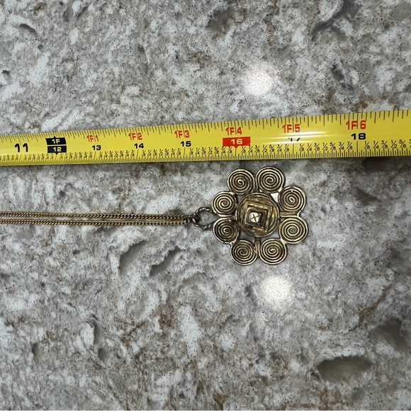 MMA Metropolitan Museum Art Gold tone Swirl Pendant Round Statement necklace - Picture 7 of 14